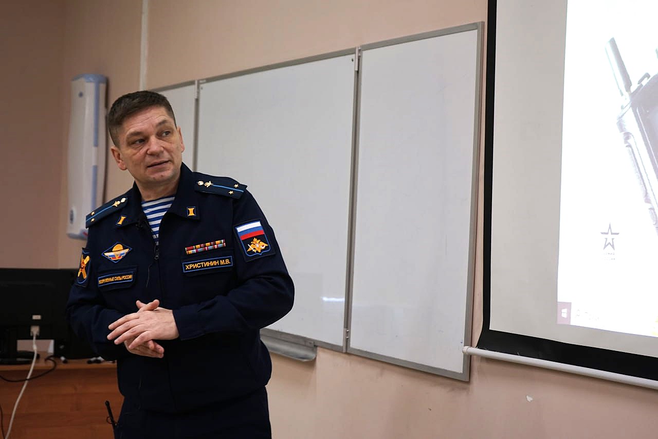 Студентам рассказали о службе в войсках беспилотных систем