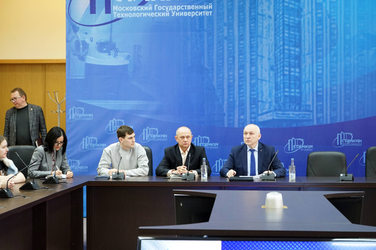 На встрече с полковником ФСБ
