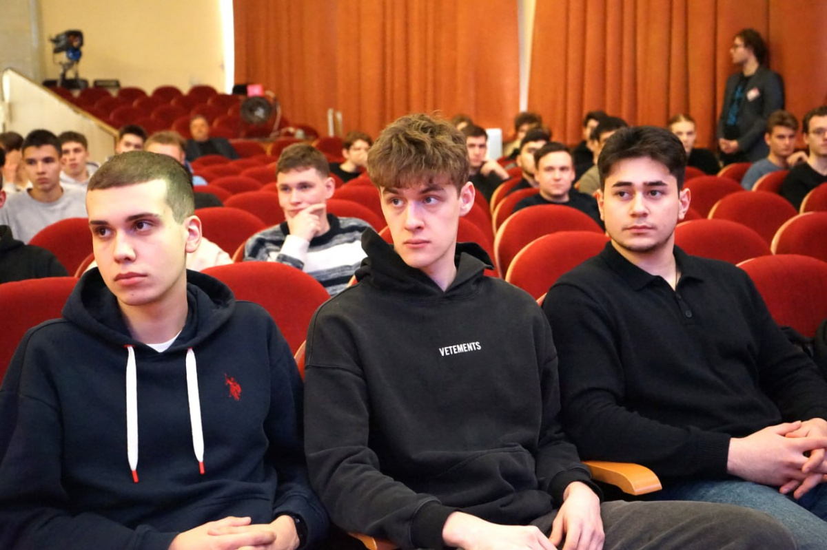 Начальник ВУЦ встретился со студентами