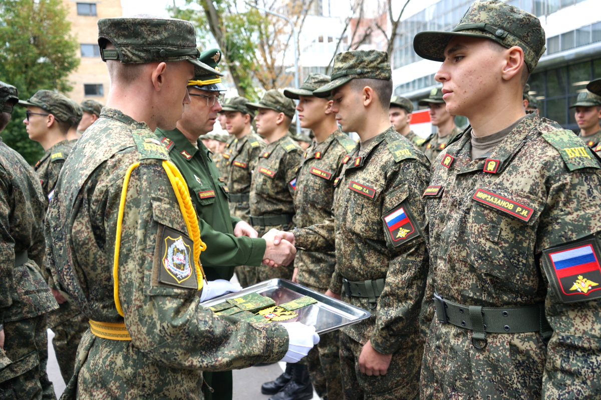 Курсантам первого курса вручили погоны