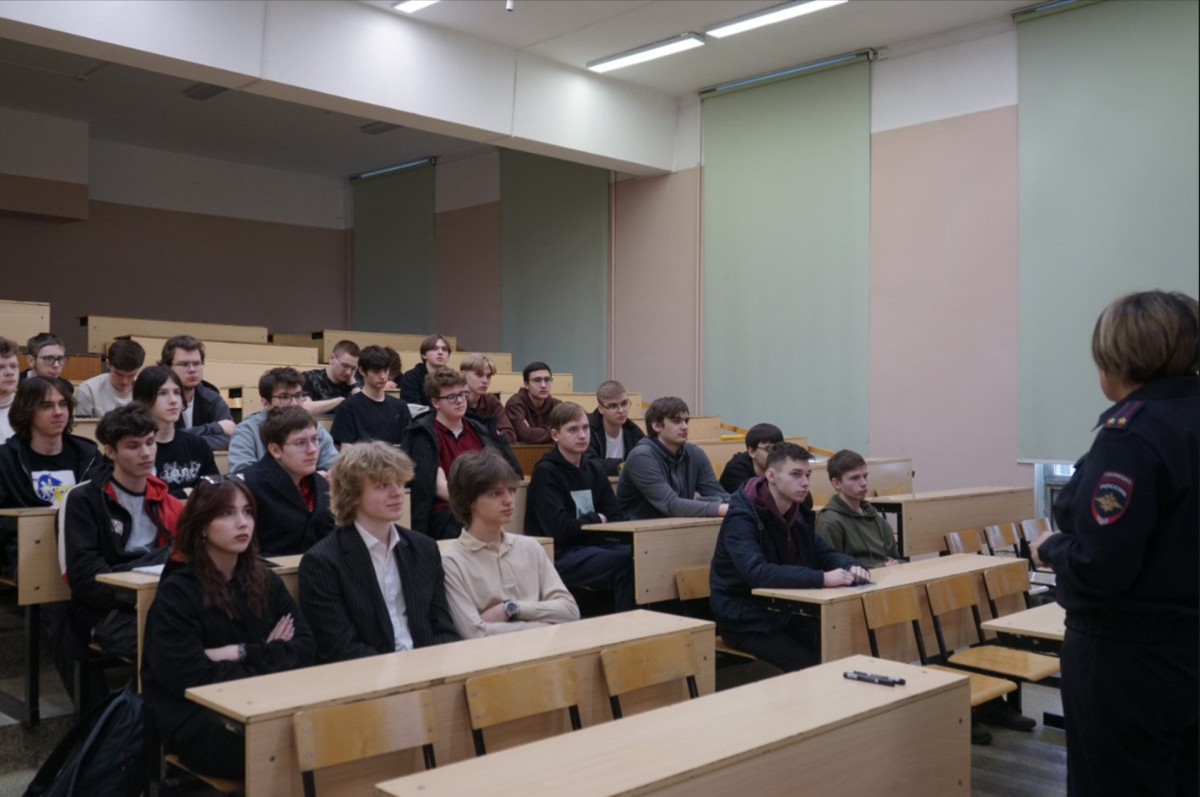 В СТАНКИНе прошла встреча первокурсников с сотрудником управления по контролю за оборотом наркотиков ГУ МВД России
