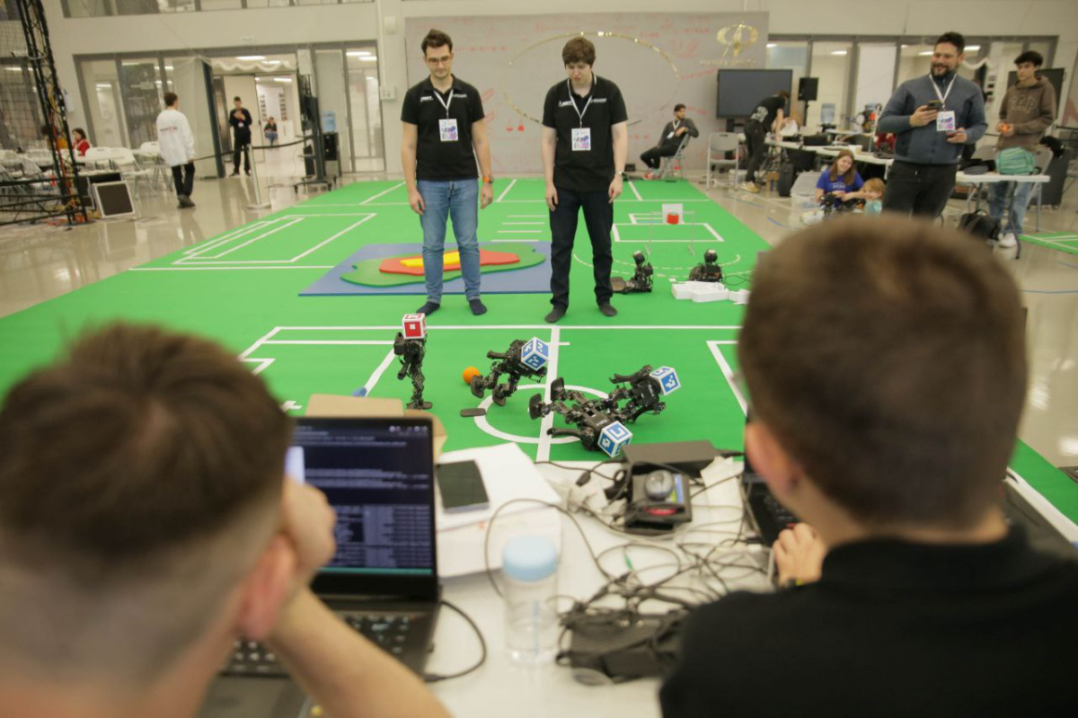 Студенческое бюро робототехники СТАНКИНа успешно выступило на RoboScience Hackathon