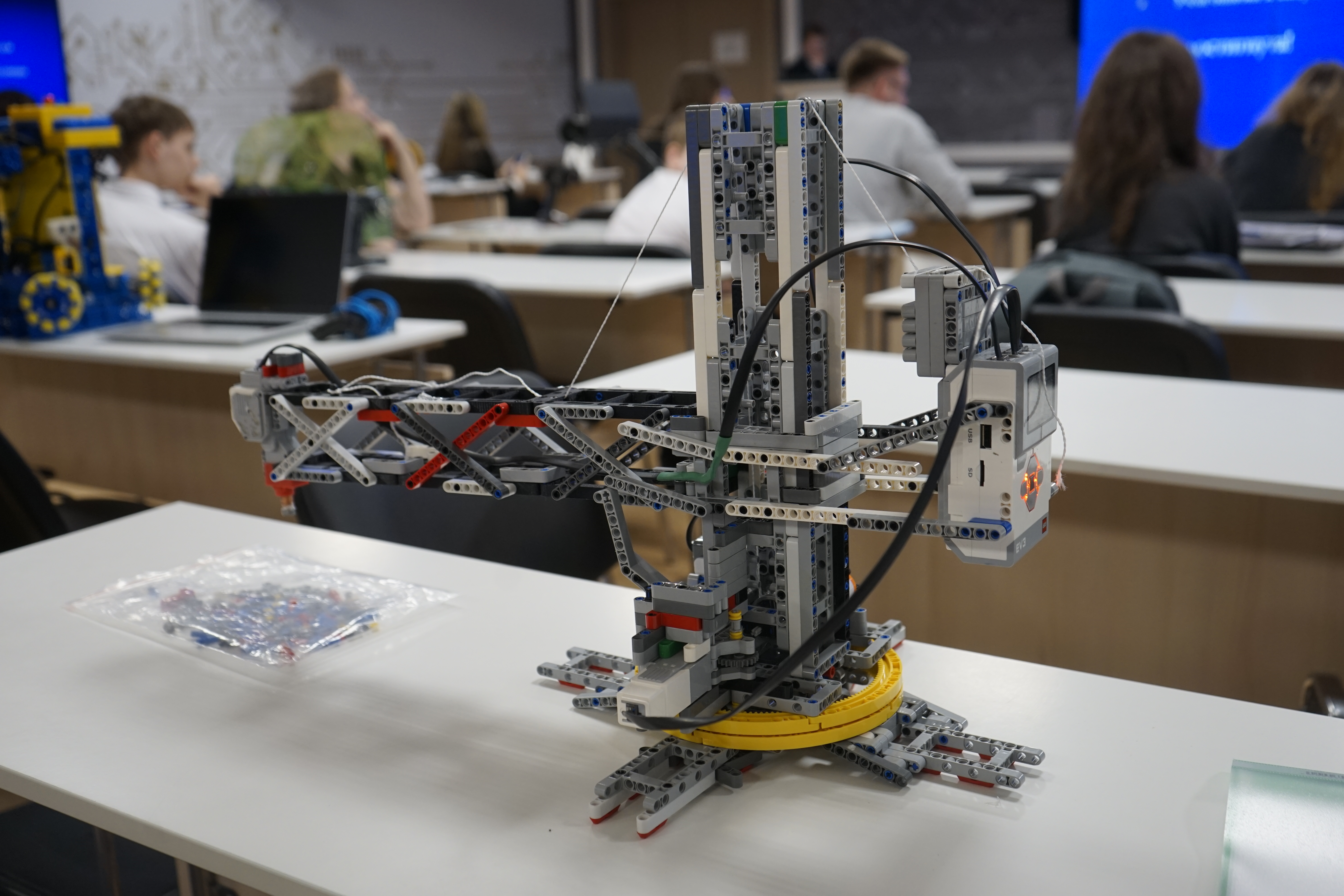 Сегодня СТАНКИН встретил юных техников из 16 регионов России