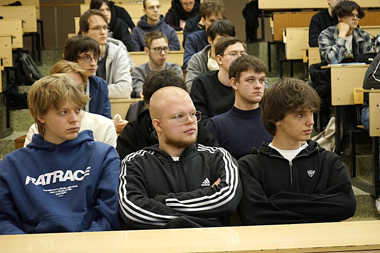Студентам рассказали о службе в войсках беспилотных систем