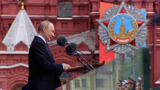 Выступление Владимира Путина на военном параде на Красной площади 